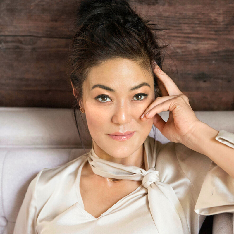 Angela Jia Kim, író, szerző